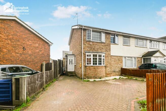 3 bed property, in Imperial Drive, £200,000