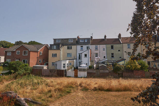 4 bed property, in Roseland Crescent, £425,000