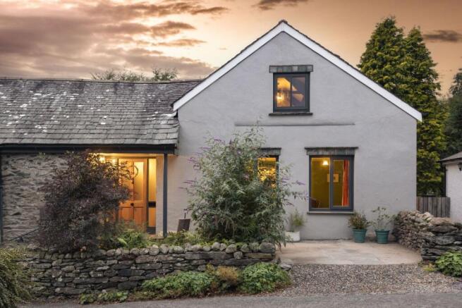 3 bed property, in Low House Barn, £475,000