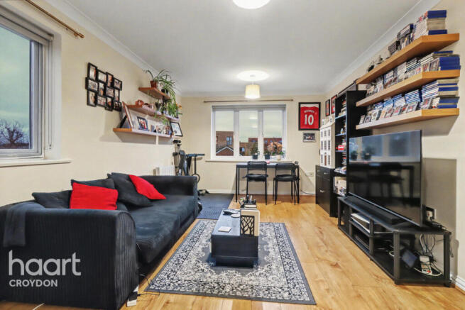 2 bed property, in Old School Place, £240,000