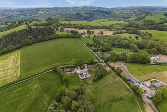 5 bed property, in Crediton, £750,000