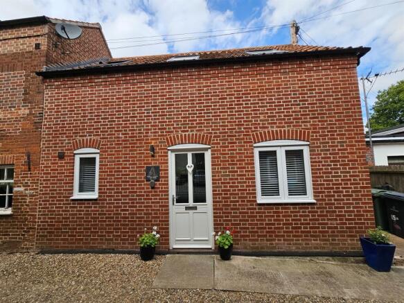 2 bed property, in London Street, £130,000