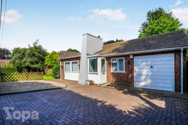 3 bed property, in Greenways, £650,000
