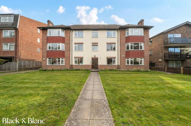 2 bed property, in Albemarle Road, £350,000