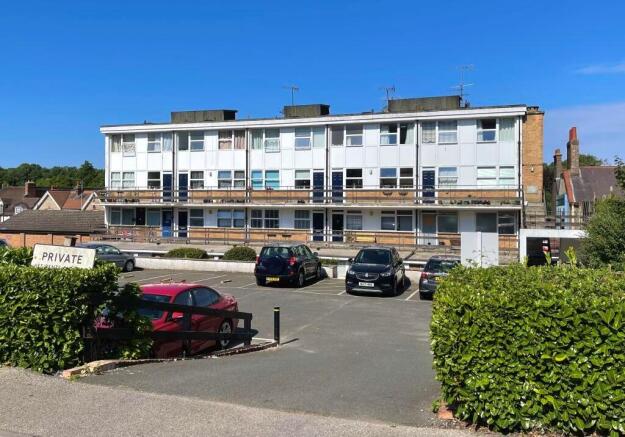 1 bed property, in 19 White Hill Court, £90,000