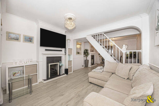 2 bed property, in Powder Mill Lane, £350,000