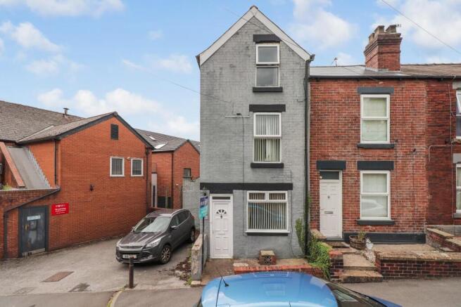 3 bed property, in Nettleham Road, £240,000