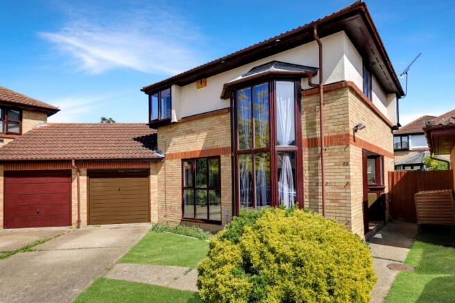 3 bed property, in Kenton Way, £450,000