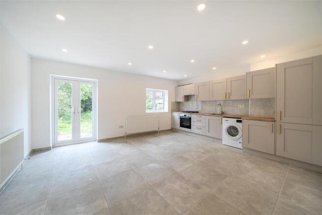 5 bed property, in West End Road, £650,000