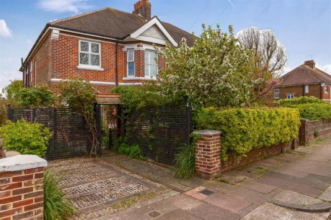4 bed property, in Forest Road, £675,000