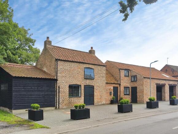5 bed property, in Church Lane, £475,000