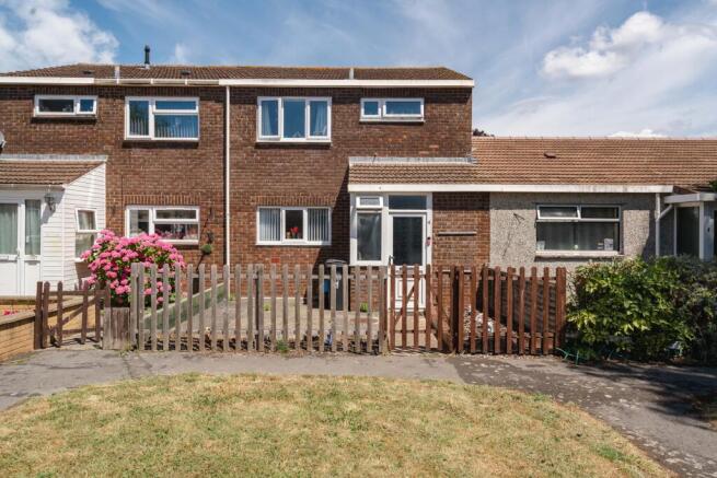 2 bed property, in Winchcombe Grove, £260,000