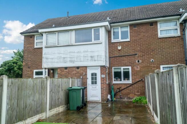 1 bed property, in Broom Place, £150,000