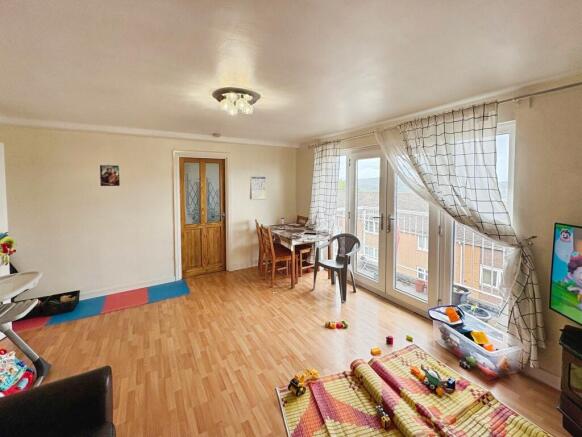 2 bed property, in Burns Road, £150,000