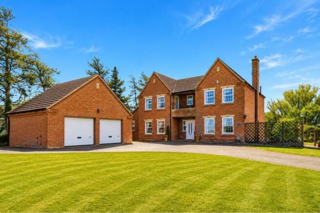 4 bed property, in Ferry Road, £550,000