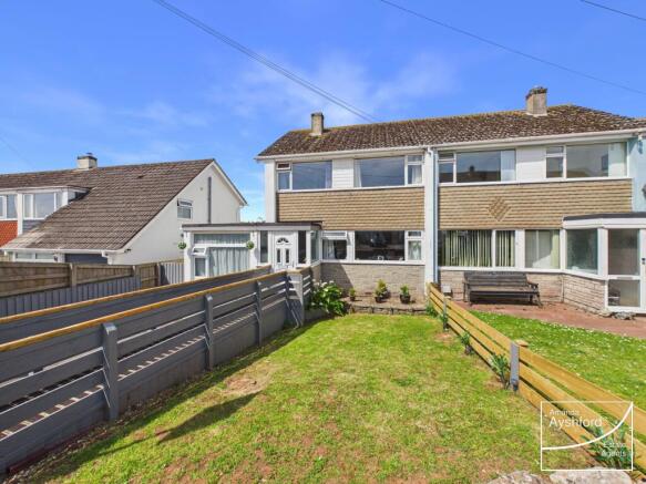4 bed property, in Davies Avenue, £349,950