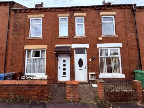 4 bed property, in Chauncy Road, £195,000