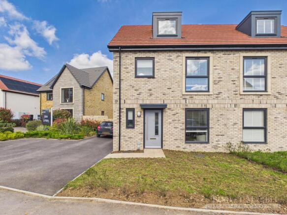 4 bed property, in Oakley Way, £400,000