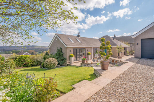 3 bed property, in Hollins Lane, £725,000
