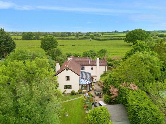 5 bed property, in House kennels/cattery 7 acres, £1,350,000