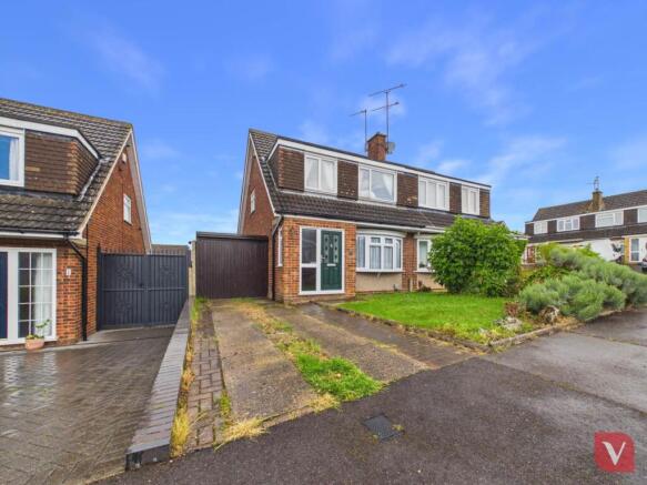 3 bed property, in Barking Close, £375,000