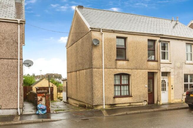 4 bed property, in Penybanc Road, £140,000