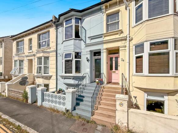 2 bed property, in Campbell Road, £350,000
