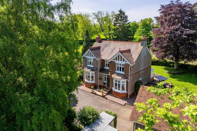 4 bed property, in Shore Bank House, £725,000