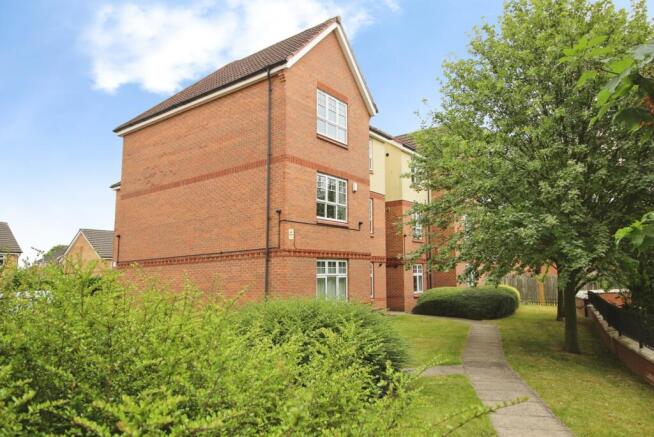 2 bed property, in Mill Chase Road, £120,000