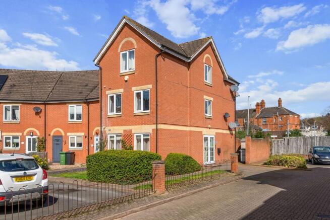 1 bed property, in Shepherds Pool, £105,000