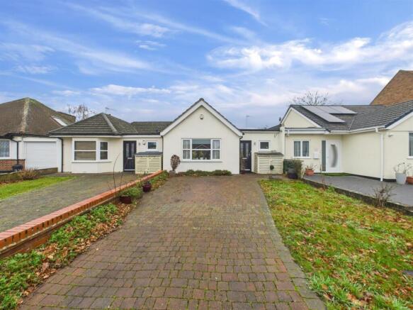 2 bed property, in Howletts Lane, £600,000