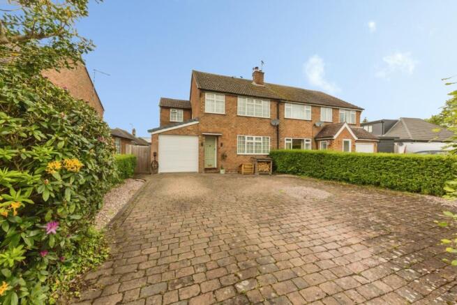 3 bed property, in Pavement Lane, £425,000