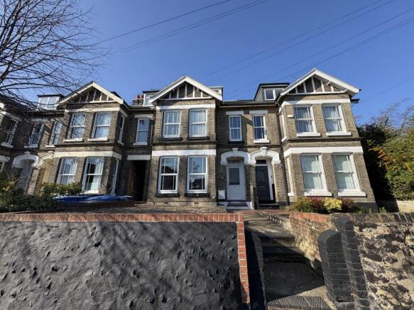 5 bed property, in 198 Thorpe Road, £325,000