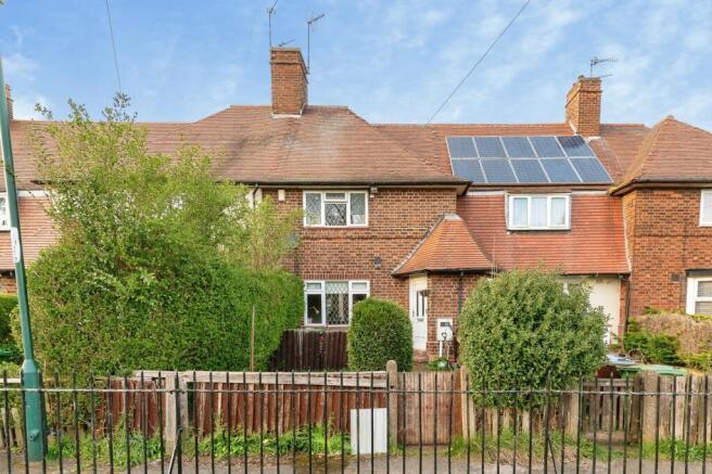 2 bed property, in Hilcot Drive, £170,000