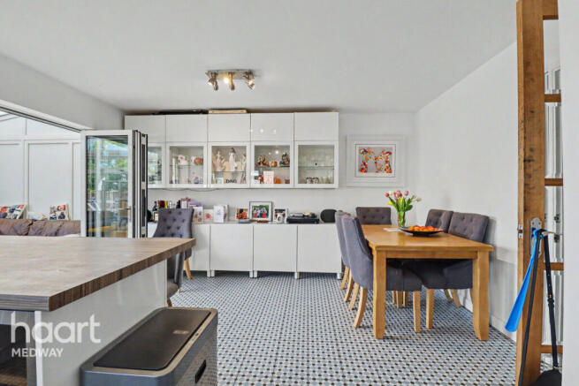 4 bed property, in Mount Road, £500,000