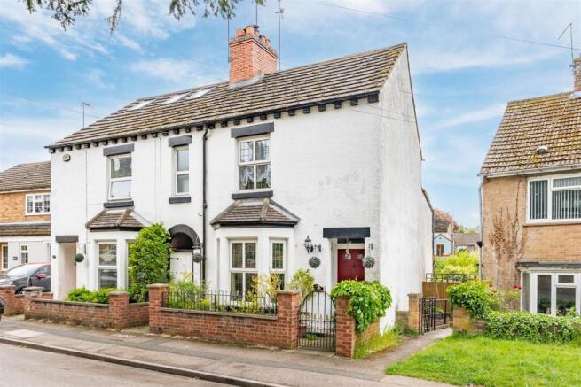 3 bed property, in NN9, £314,950