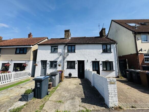 3 bed property, in 6 Half Moon Cottages, £250,000