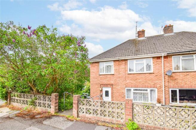 3 bed property, in Hillworth Road, £275,000