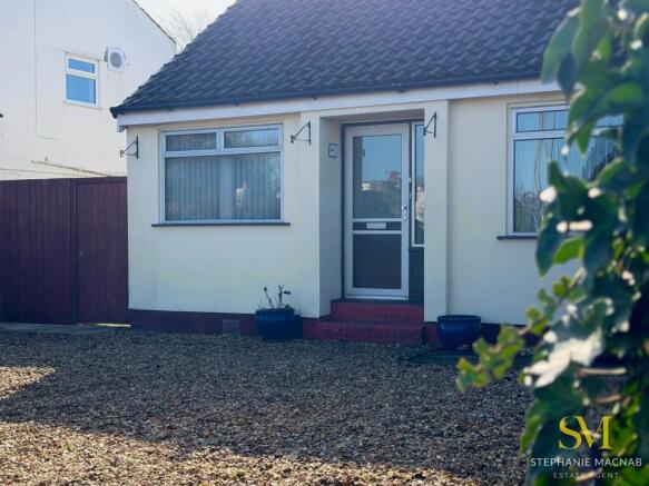 2 bed property, in Paradise Lane, £250,000