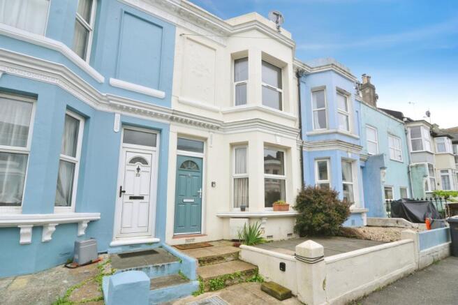 3 bed property, in St. Georges Road, £275,000