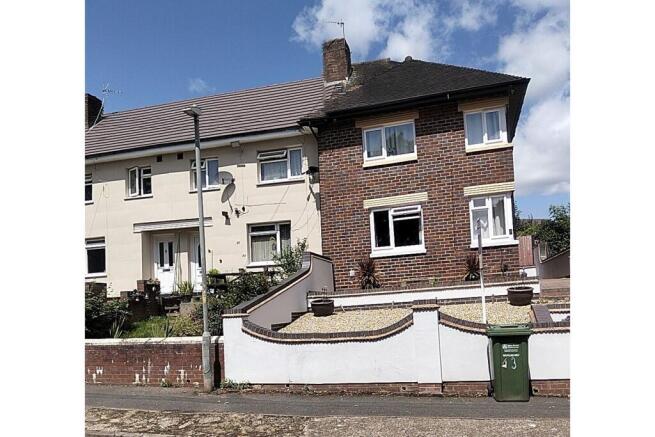 2 bed property, in Woodbury Road, £195,000