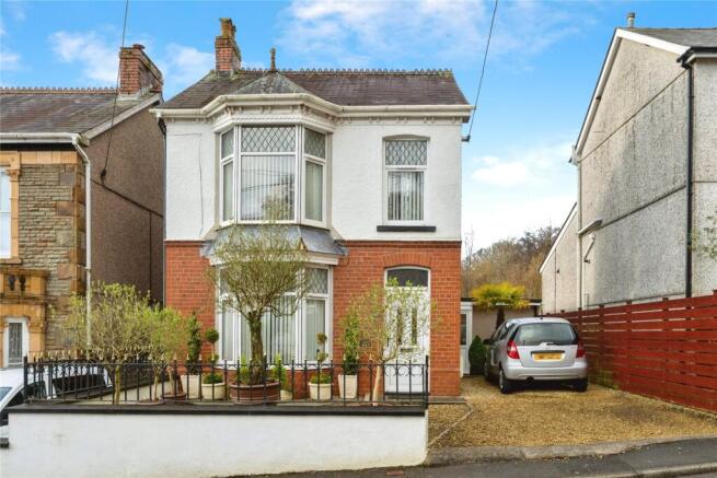 2 bed property, in Alltygrug Road, £230,000