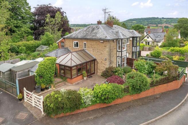 2 bed property, in Highwell Lane, £235,000