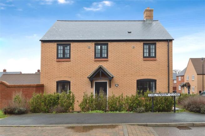 3 bed property, in Cheltenham Close, £400,000