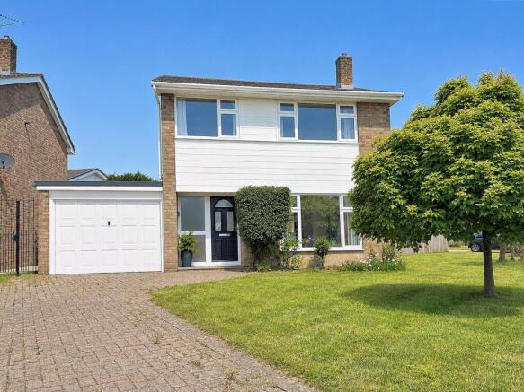 3 bed property, in Greenhill Road, £420,000