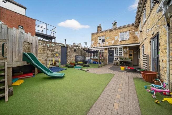 4 bed property, in High Street, £695,000