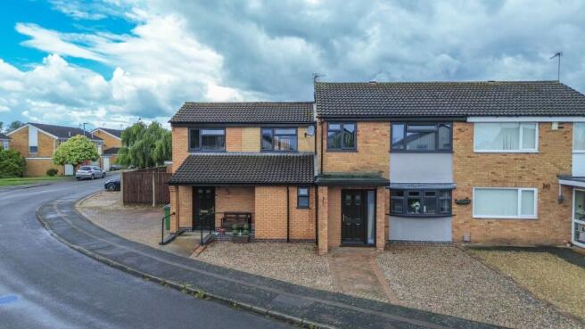 4 bed property, in Rosebank Road, £375,000