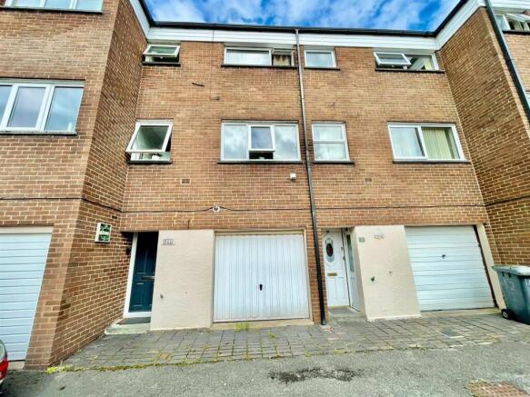 3 bed property, in Tinniswood, £125,000