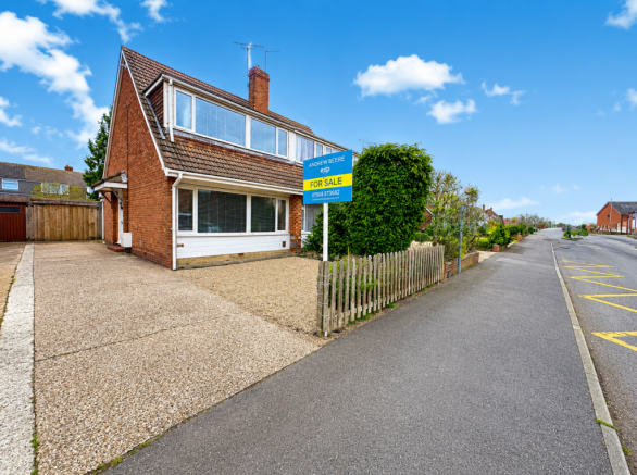 3 bed property, in Cuckoo Lane, £285,000