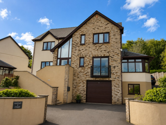 4 bed property, in Forest Road, £439,950